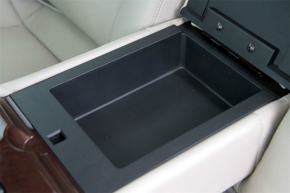 2012款 2.0L AT 铭仕版 座椅空间