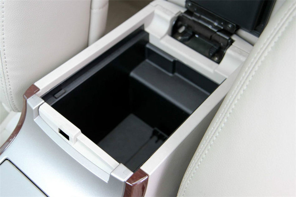 2012款 2.0L AT 铭仕版 座椅空间