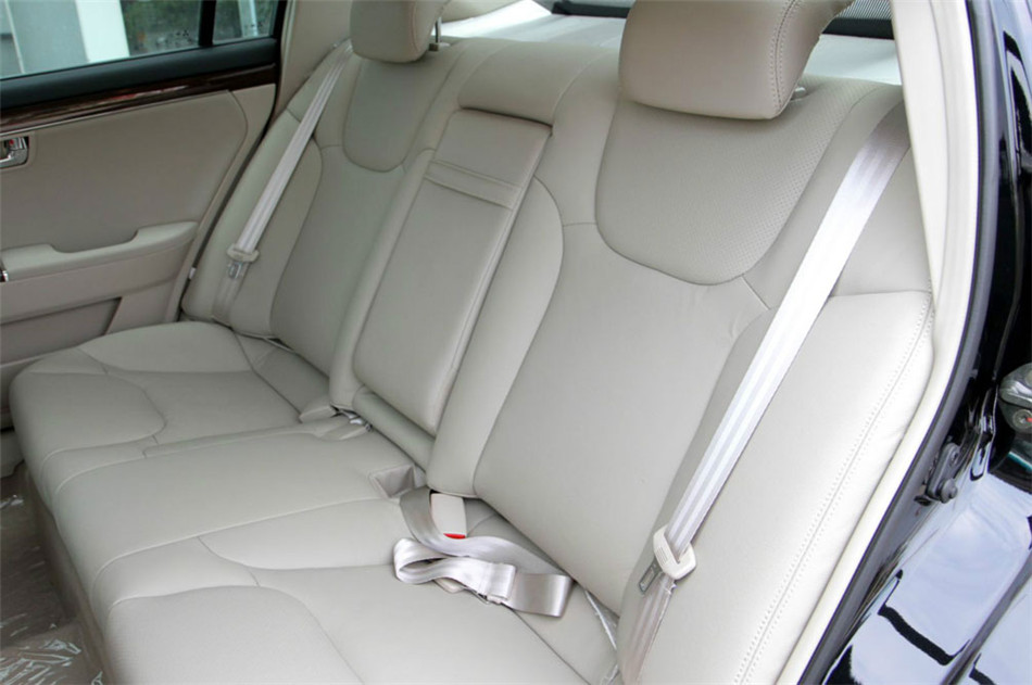 2012款 2.0L AT 铭仕版 座椅空间