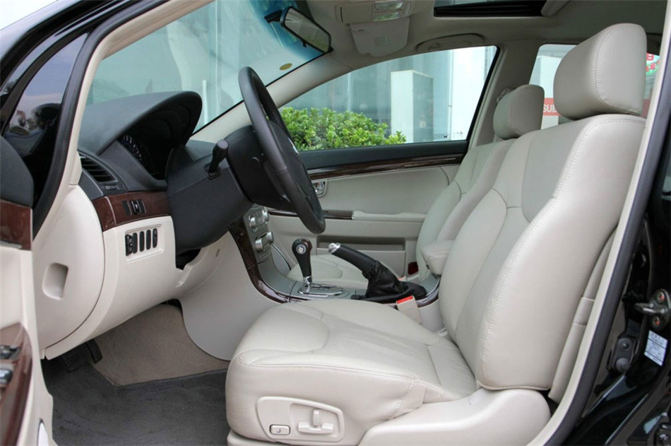 2012款 2.0L AT 铭仕版 座椅空间