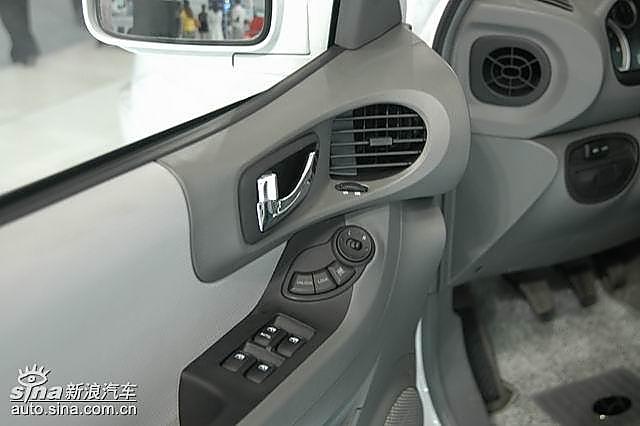 华泰现代圣达菲内饰