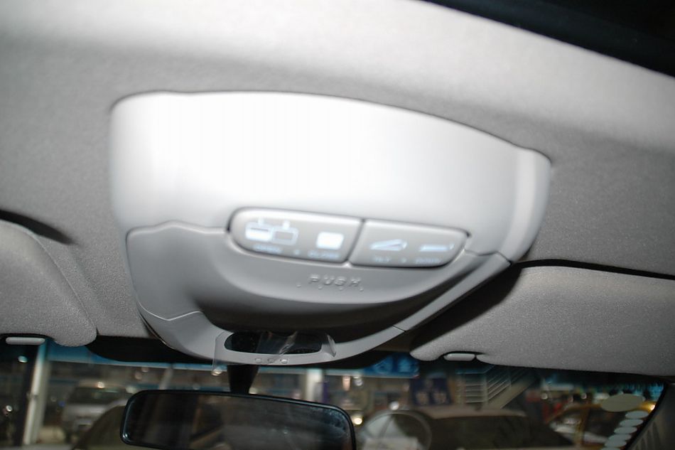 华泰圣达菲内饰