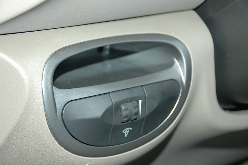 华泰圣达菲内饰