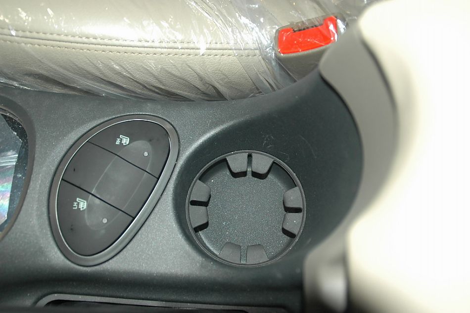 华泰圣达菲内饰