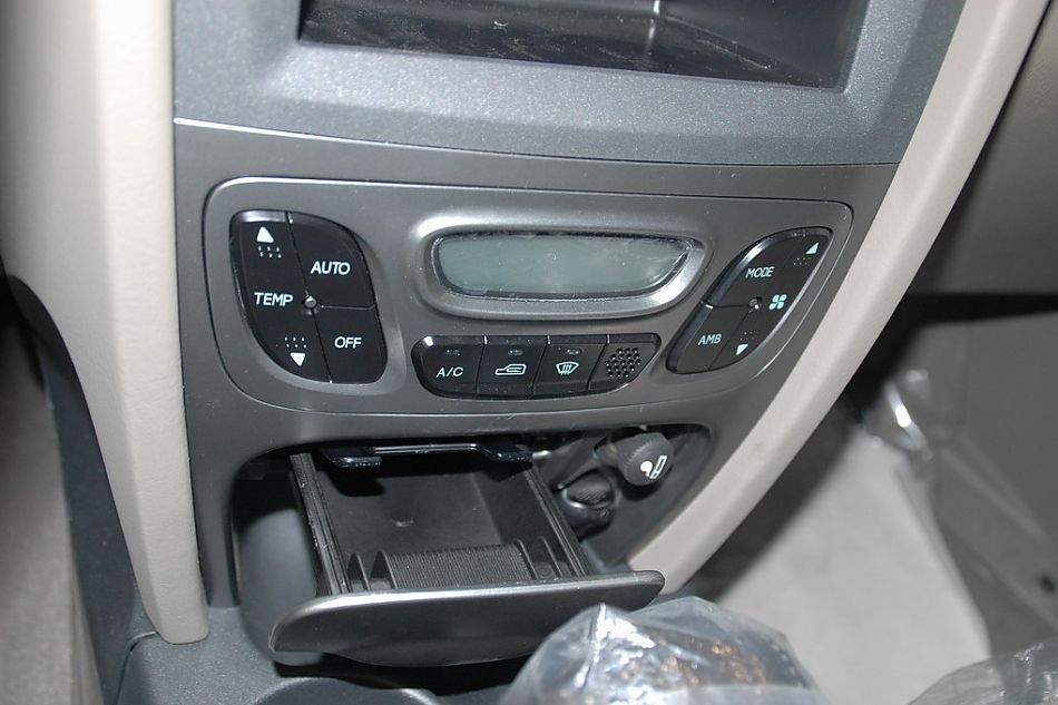 华泰圣达菲内饰