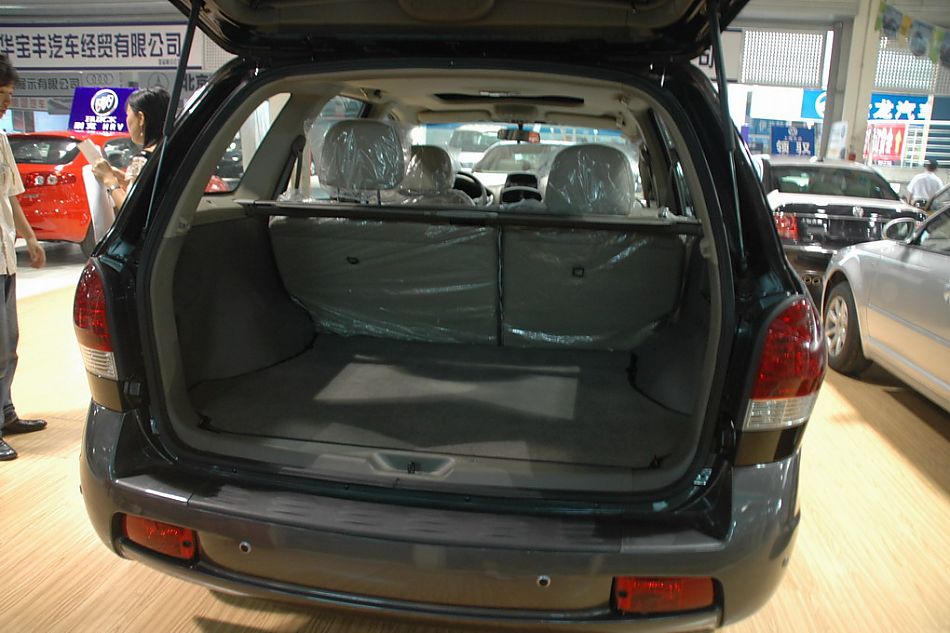 华泰圣达菲外观