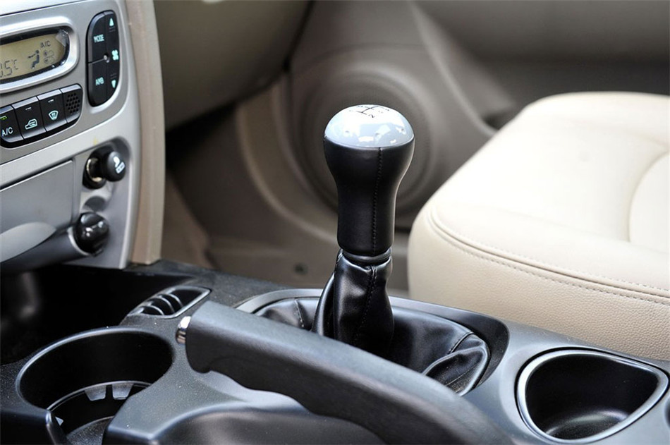 2012款 1.8T MT 导航版 内饰