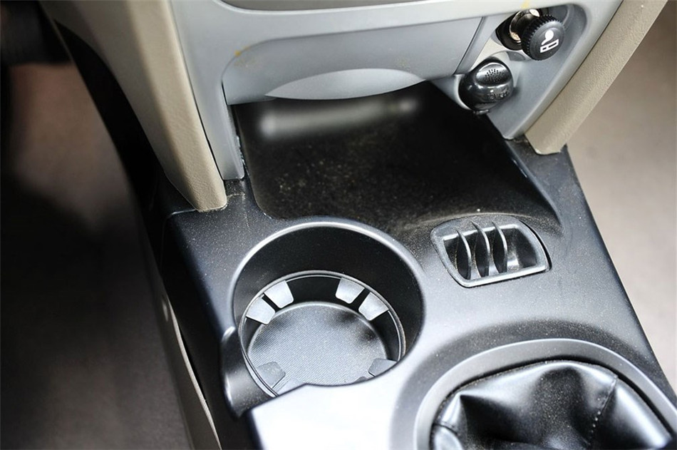 2012款 1.8T MT 导航版 内饰