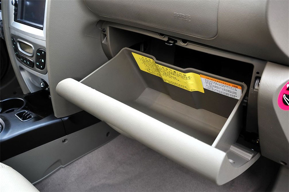 2012款 1.8T MT 导航版 内饰