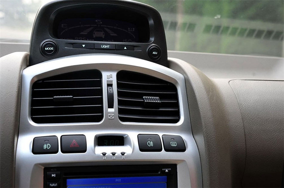 2012款 1.8T MT 导航版 内饰