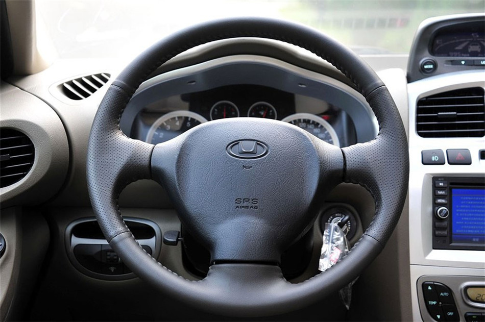 2012款 1.8T MT 导航版 内饰