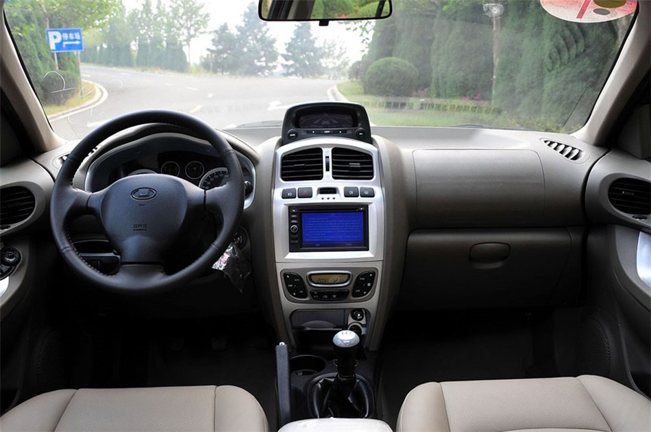 2012款 1.8T MT 导航版 内饰