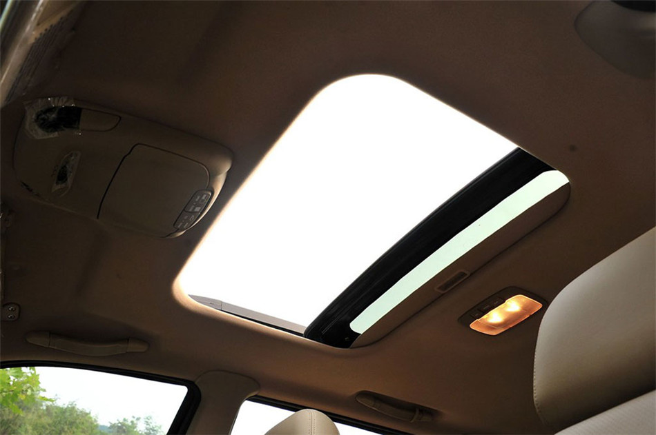 2012款 1.8T MT 导航版 座椅空间