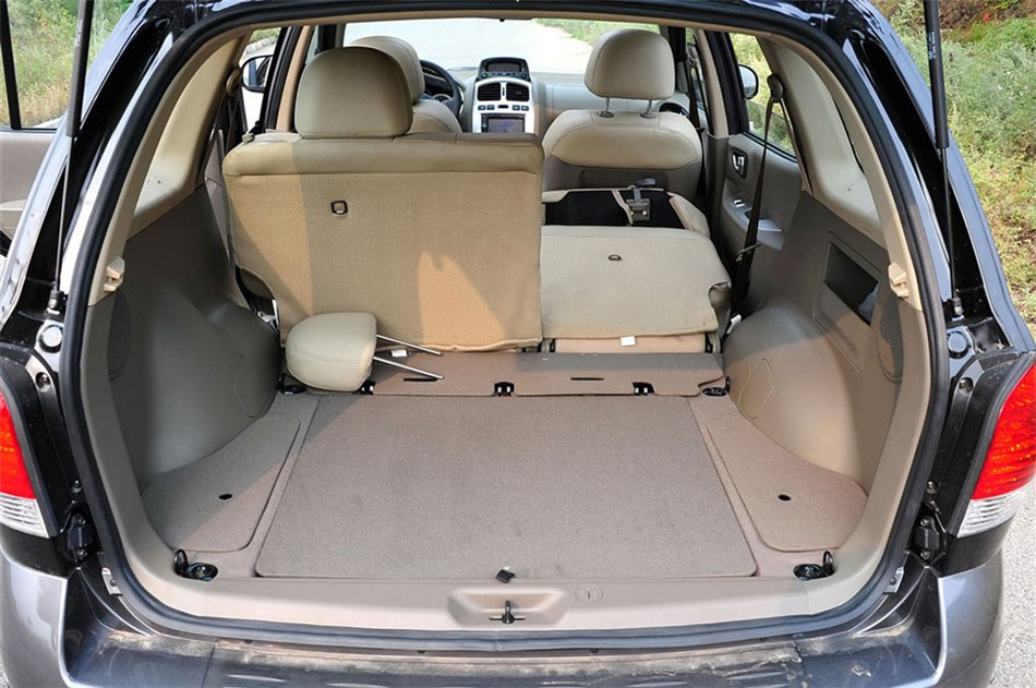 2012款 1.8T MT 导航版 座椅空间