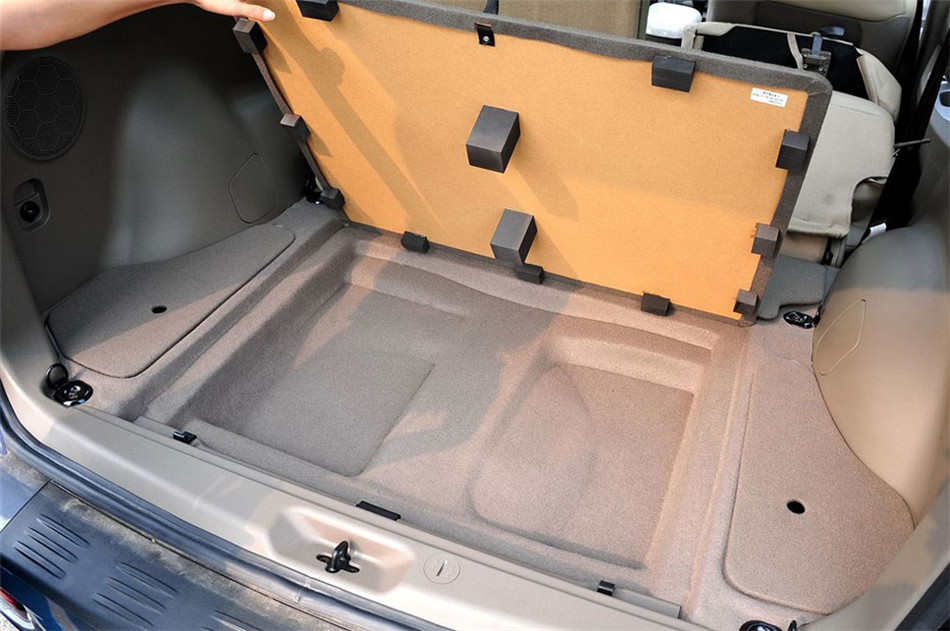 2012款 1.8T MT 导航版 座椅空间