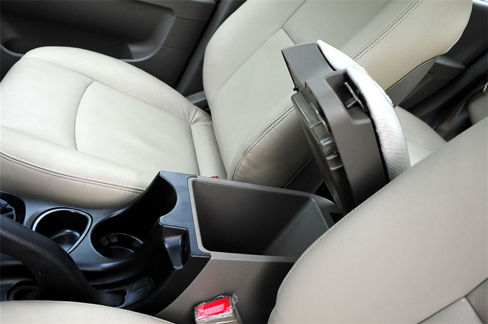 2012款 1.8T MT 导航版 座椅空间