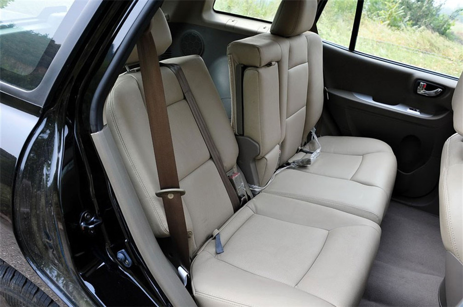 2012款 1.8T MT 导航版 座椅空间