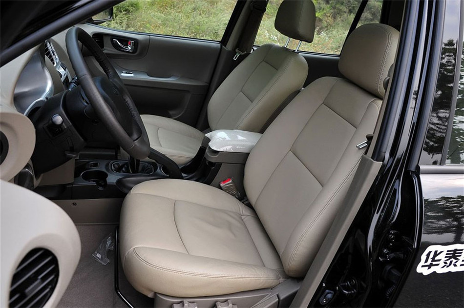 2012款 1.8T MT 导航版 座椅空间