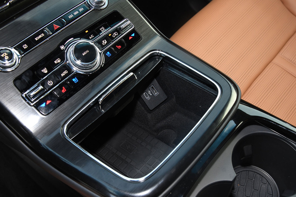 2021款 2.7T 四驱总统版 内饰