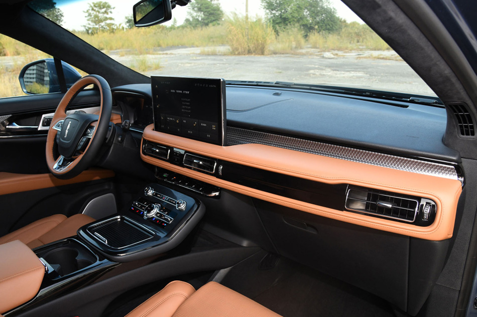 2021款 2.7T 四驱总统版 内饰