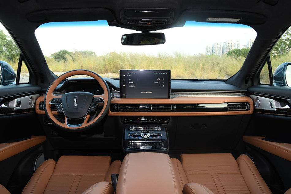 2021款 2.7T 四驱总统版 内饰