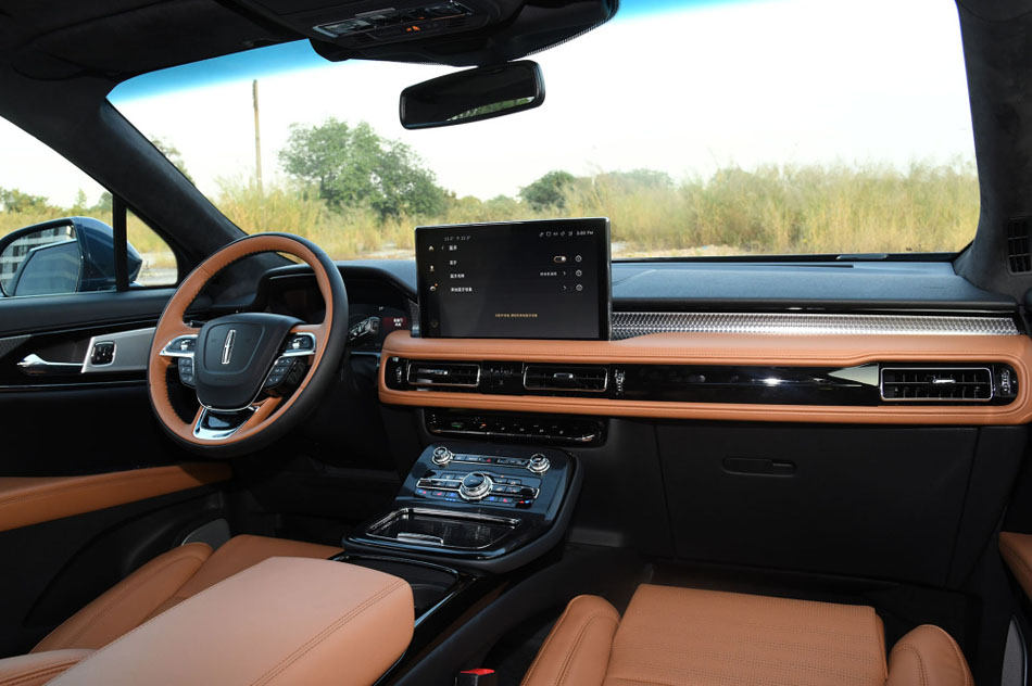 2021款 2.7T 四驱总统版 内饰