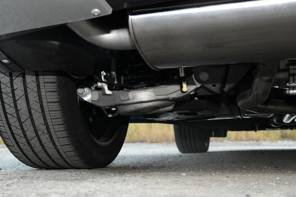 2021款 2.7T 四驱总统版 引擎底盘