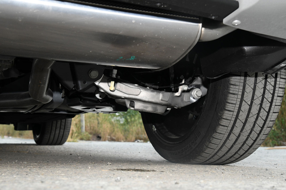 2021款 2.7T 四驱总统版 引擎底盘