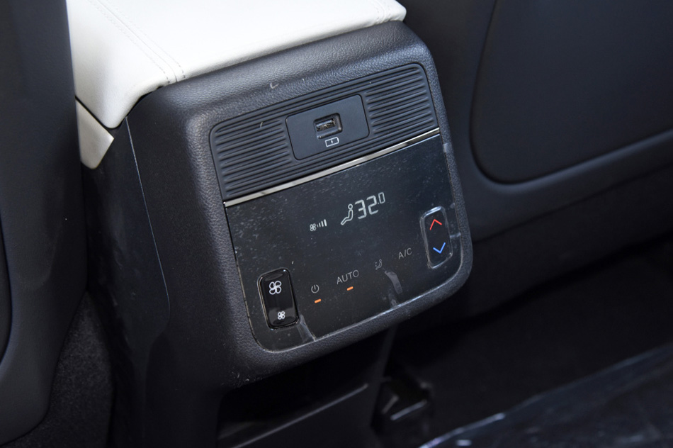 2021款 390T 四驱星尊版 座椅空间