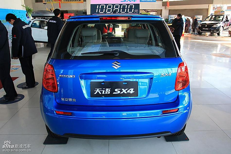 长安铃木天语SX4两厢版实拍