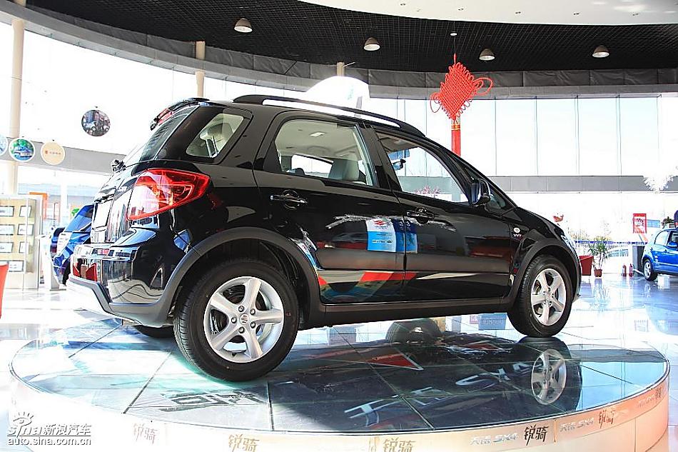 长安铃木天语SX4两厢版实拍