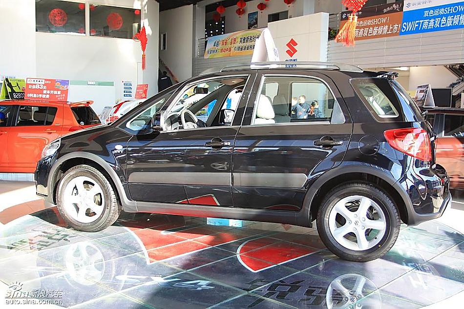 长安铃木天语SX4两厢版实拍