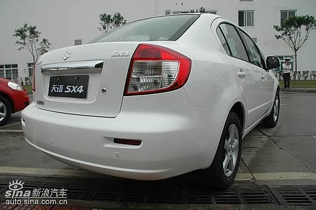 天语SX4尾部