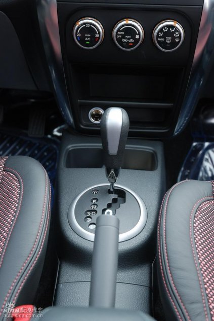 长安铃木全新天语SX4内饰实拍图