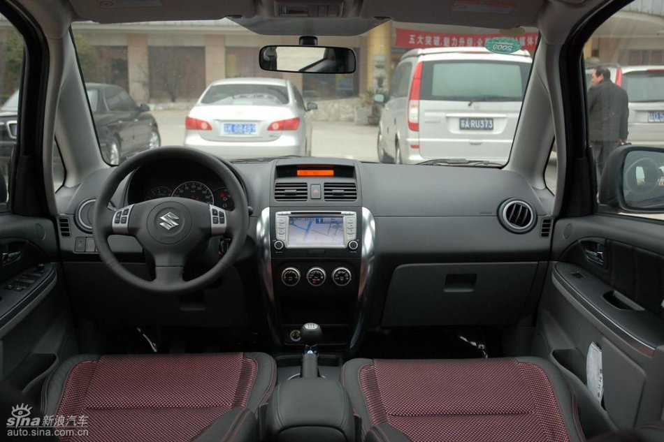 长安铃木全新天语SX4内饰实拍图
