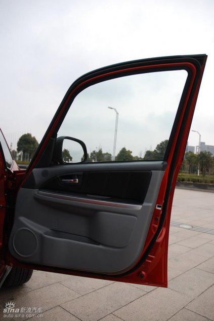 长安铃木全新天语SX4内饰实拍图