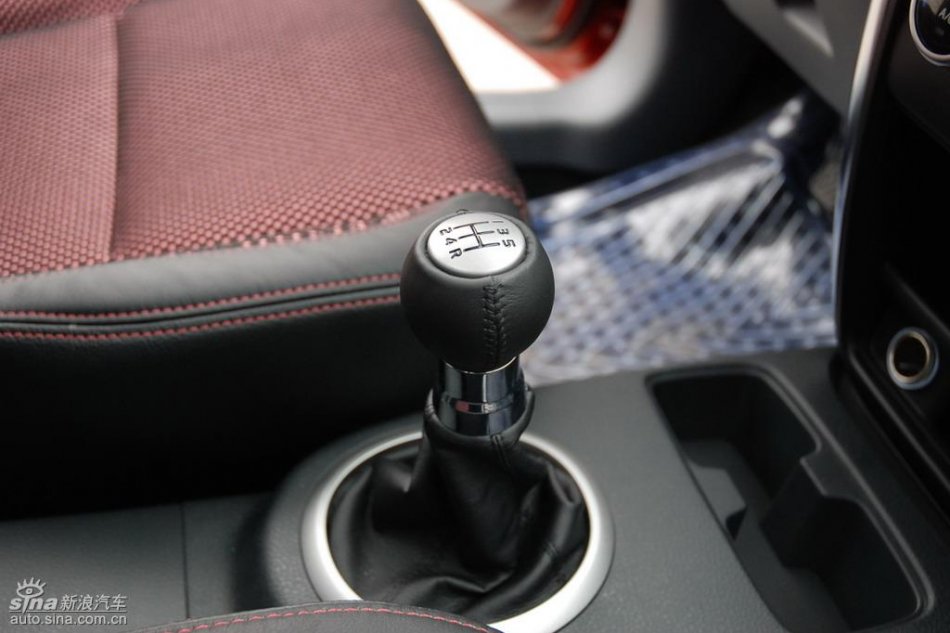 长安铃木全新天语SX4内饰实拍图