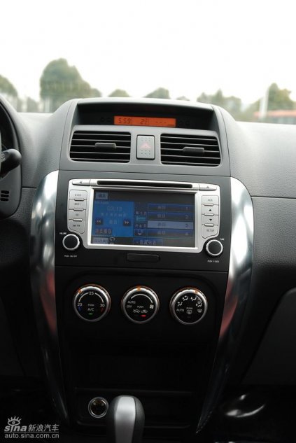 长安铃木全新天语SX4内饰实拍图