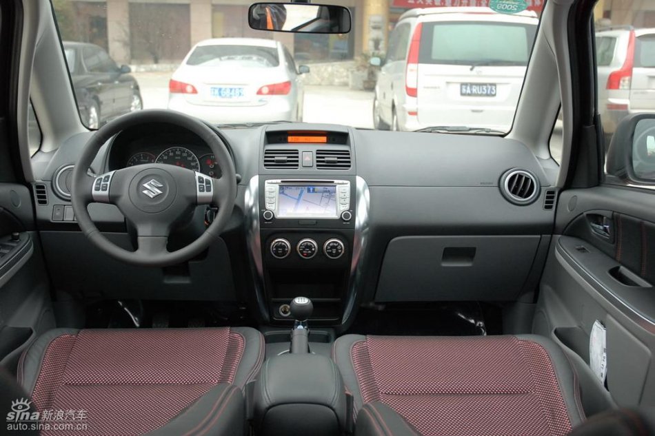 长安铃木全新天语SX4内饰实拍图