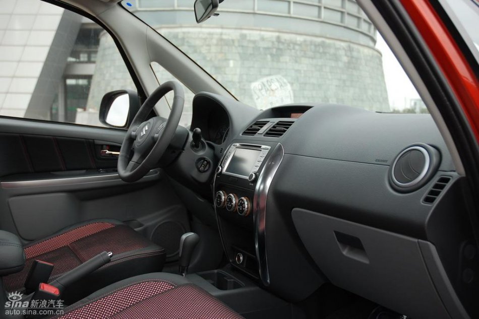 长安铃木全新天语SX4内饰实拍图