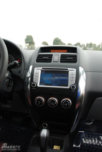 长安铃木全新天语SX4内饰实拍图