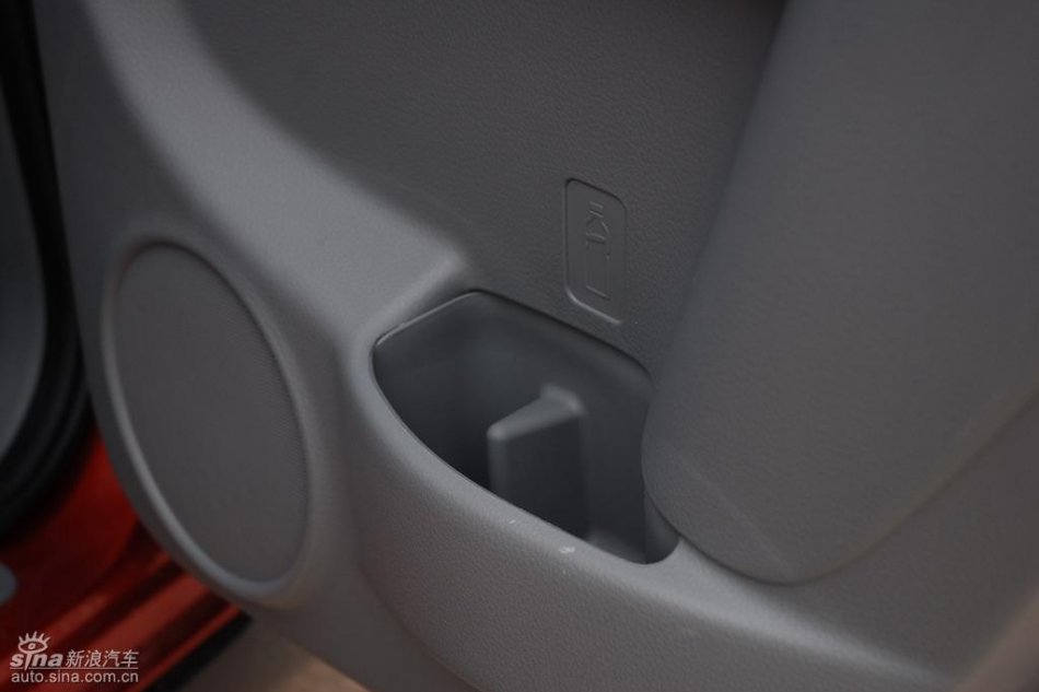 长安铃木全新天语SX4内饰实拍图