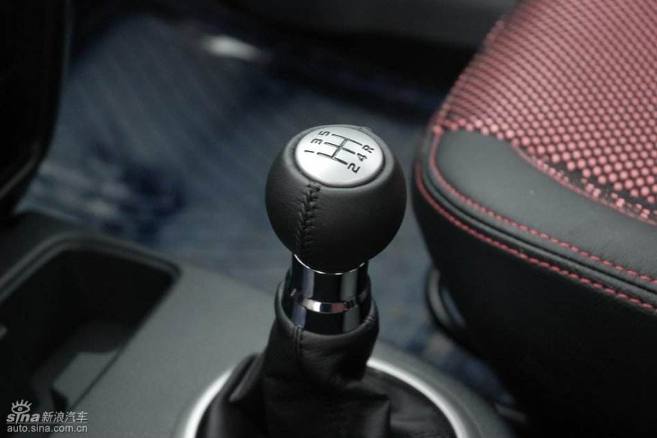 长安铃木全新天语SX4内饰实拍图