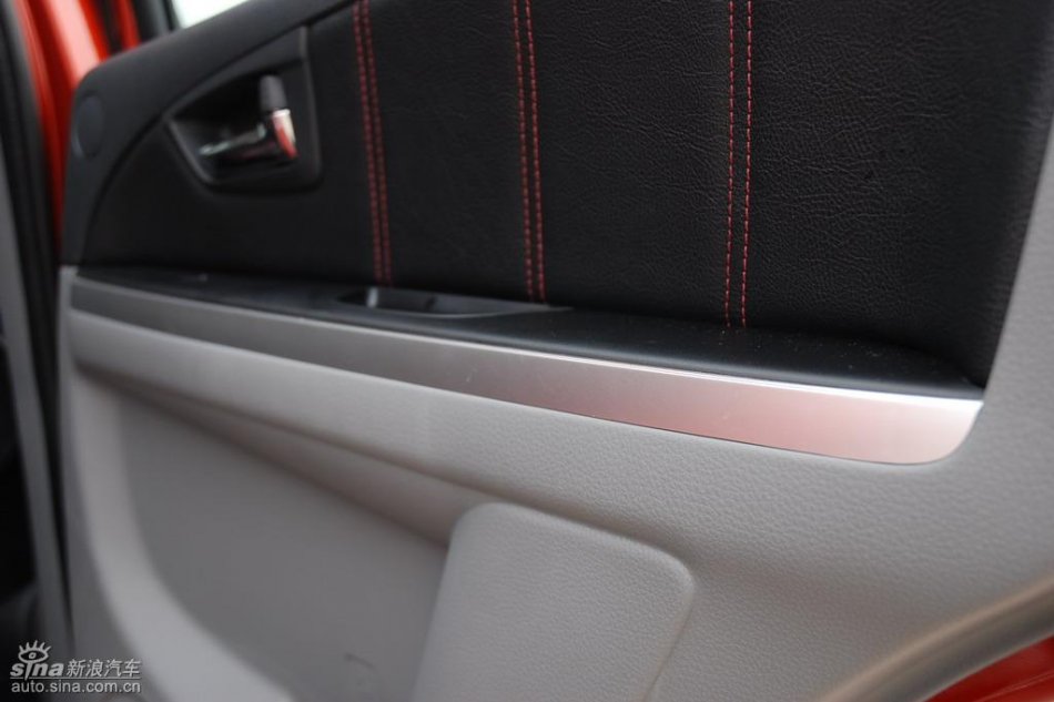 长安铃木全新天语SX4内饰实拍图