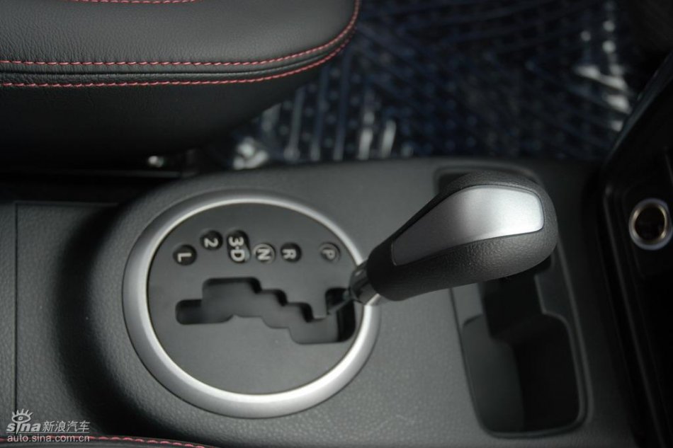 长安铃木全新天语SX4内饰实拍图