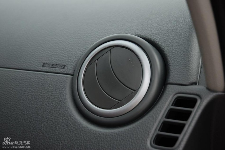 长安铃木全新天语SX4内饰实拍图