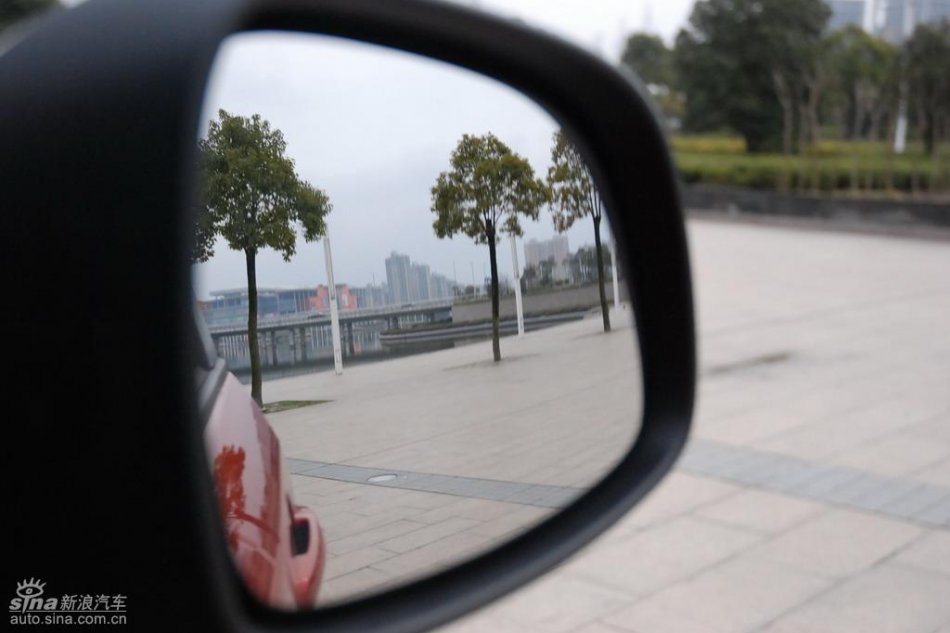 长安铃木全新天语SX4内饰实拍图