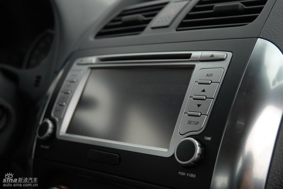 长安铃木全新天语SX4内饰实拍图