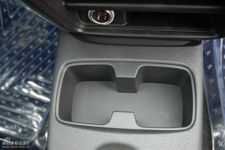 长安铃木全新天语SX4内饰实拍图