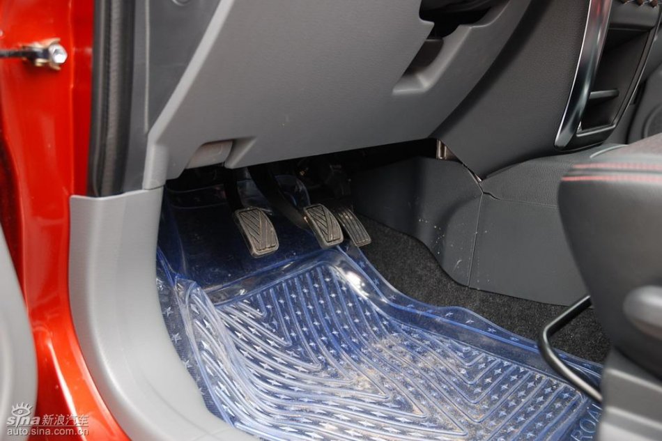 长安铃木全新天语SX4内饰实拍图